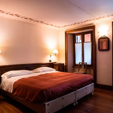 Отель Montagna Di Luce Аланья-Вальсезия